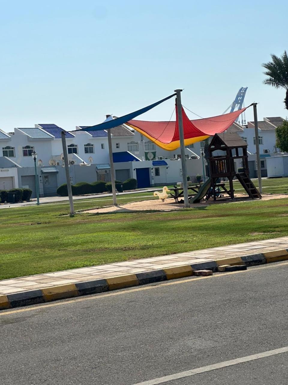 فلل درة العروس بي شاطئ رملي علي البحر Vila Durat Alarous
