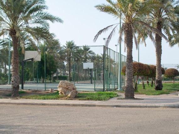 فلل درة العروس بي شاطئ رملي علي البحر Vila Durat Alarous