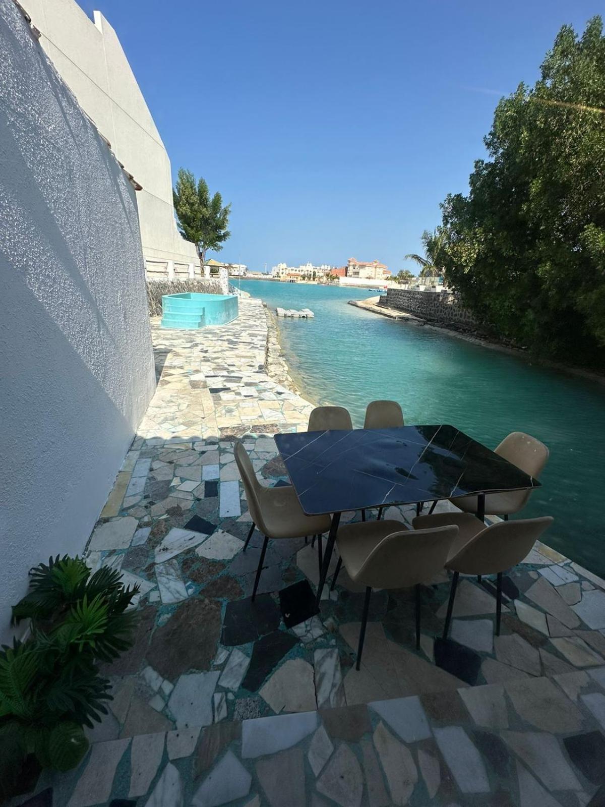 فلل درة العروس بي شاطئ رملي علي البحر Villa *